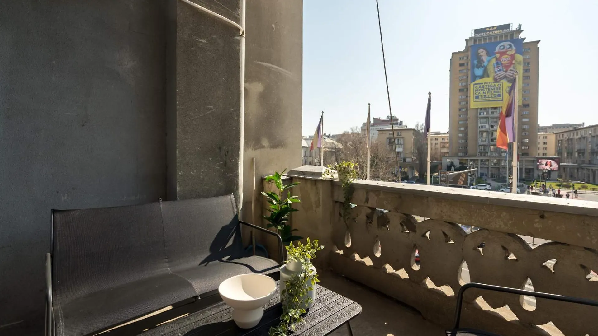 Stunning 3Br - Balcony Overlooking Calea Victoriei Bucharest Romania
